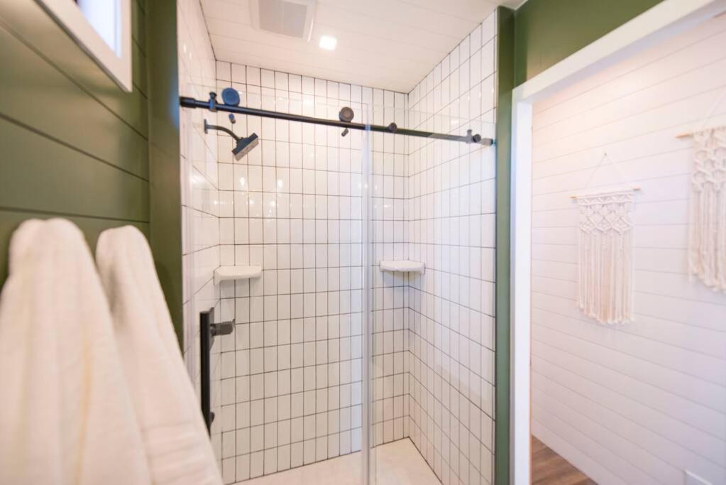 Container Home With Rooftop Views And Pickleball-Pecan Grove Bellmead Екстер'єр фото
