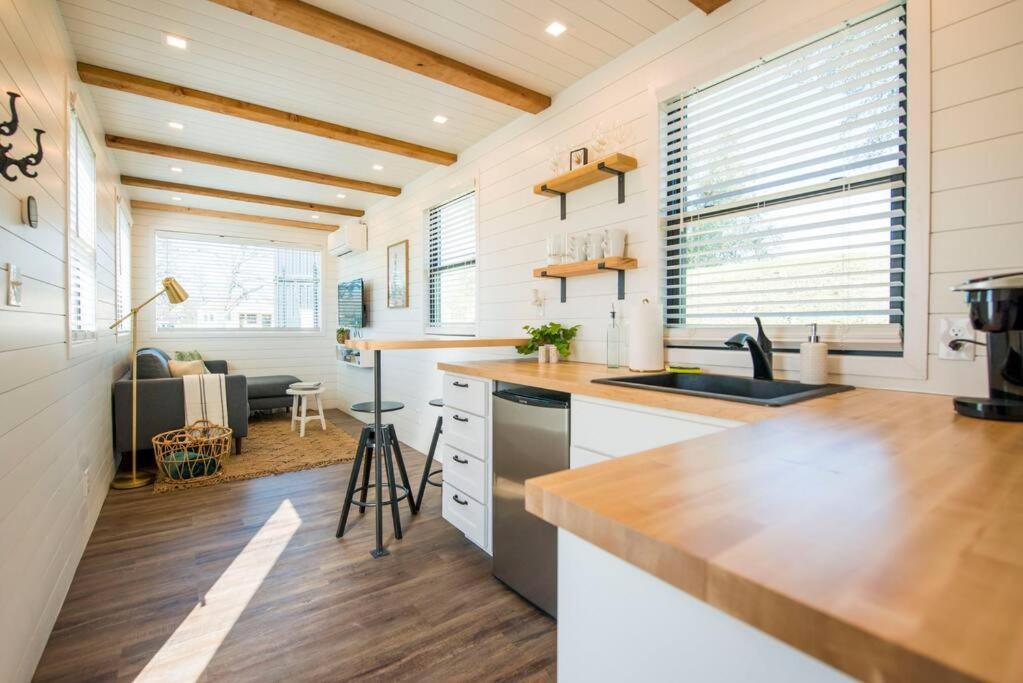 Container Home With Rooftop Views And Pickleball-Pecan Grove Bellmead Екстер'єр фото