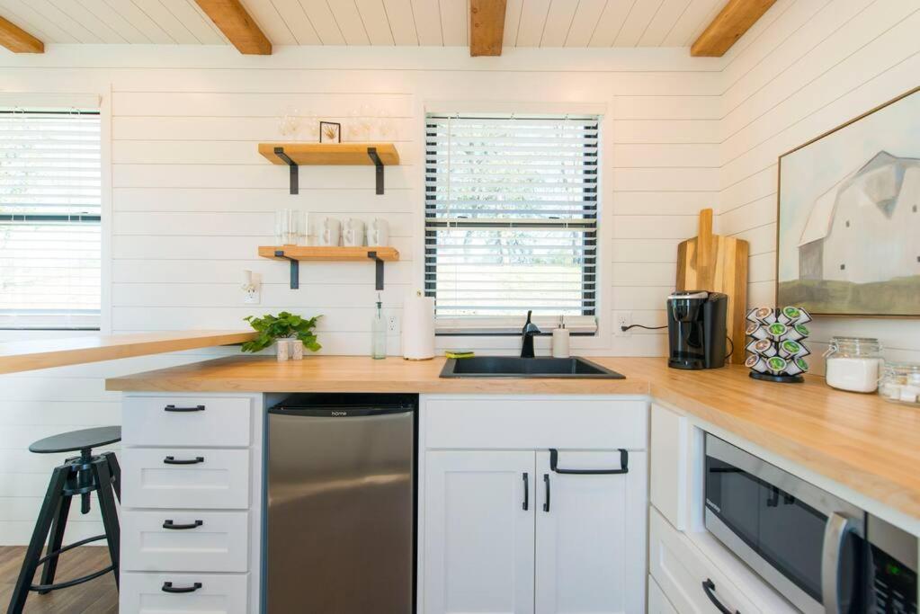 Container Home With Rooftop Views And Pickleball-Pecan Grove Bellmead Екстер'єр фото