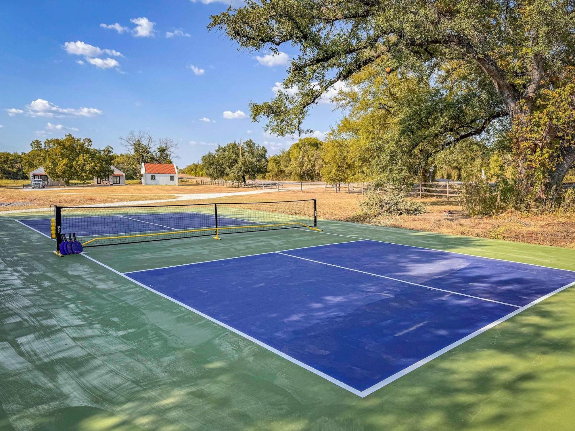 Container Home With Rooftop Views And Pickleball-Pecan Grove Bellmead Екстер'єр фото