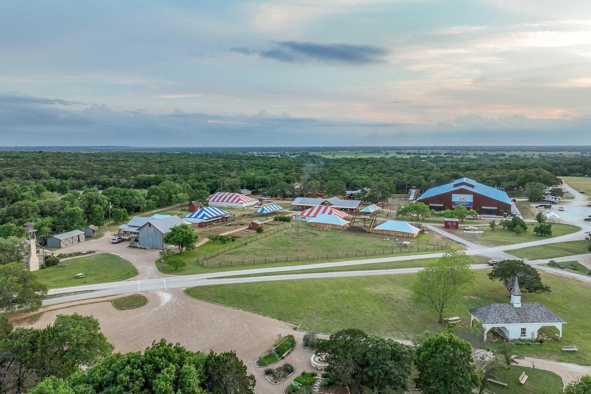 Container Home With Rooftop Views And Pickleball-Pecan Grove Bellmead Екстер'єр фото