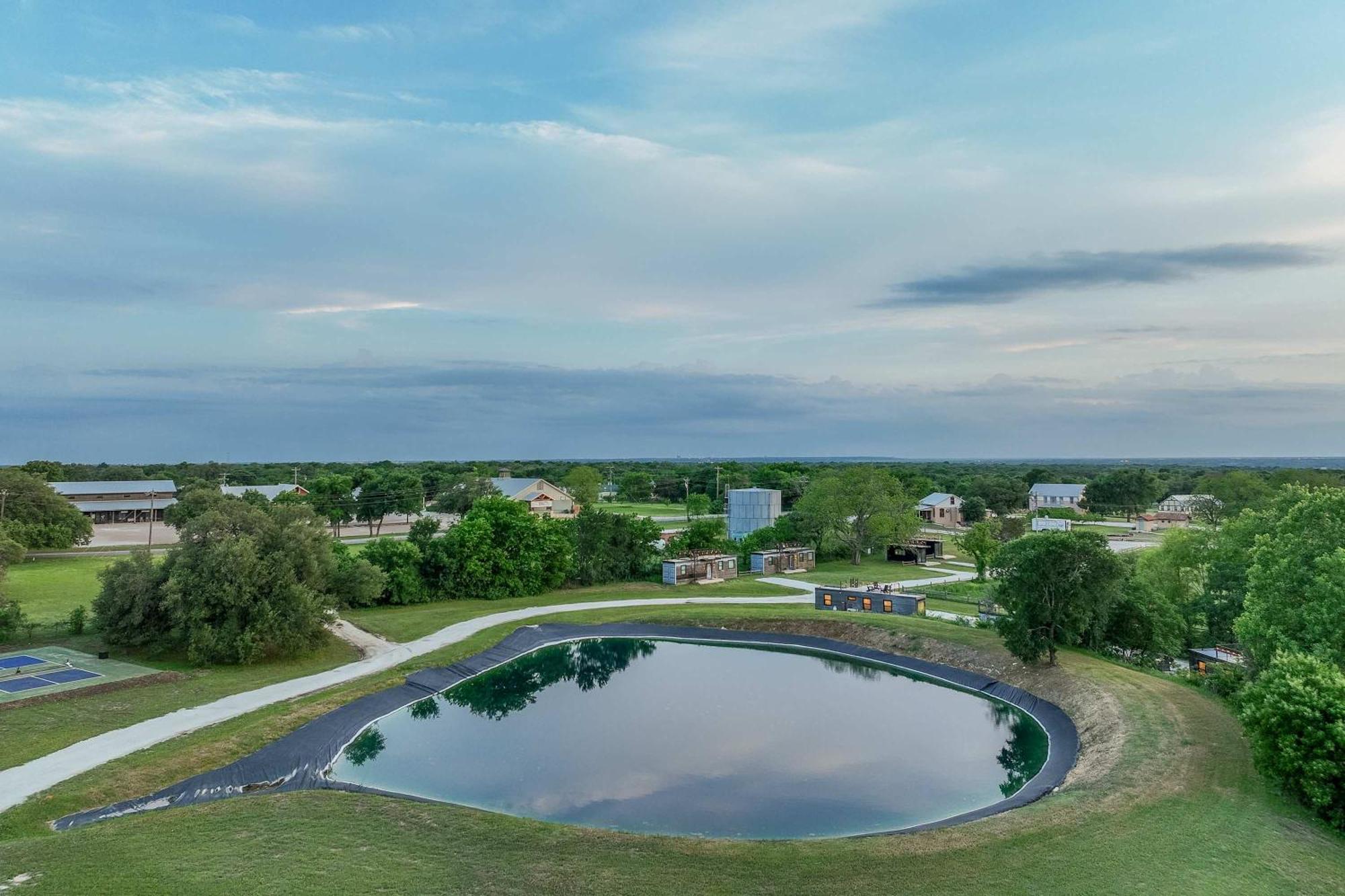 Container Home With Rooftop Views And Pickleball-Pecan Grove Bellmead Екстер'єр фото