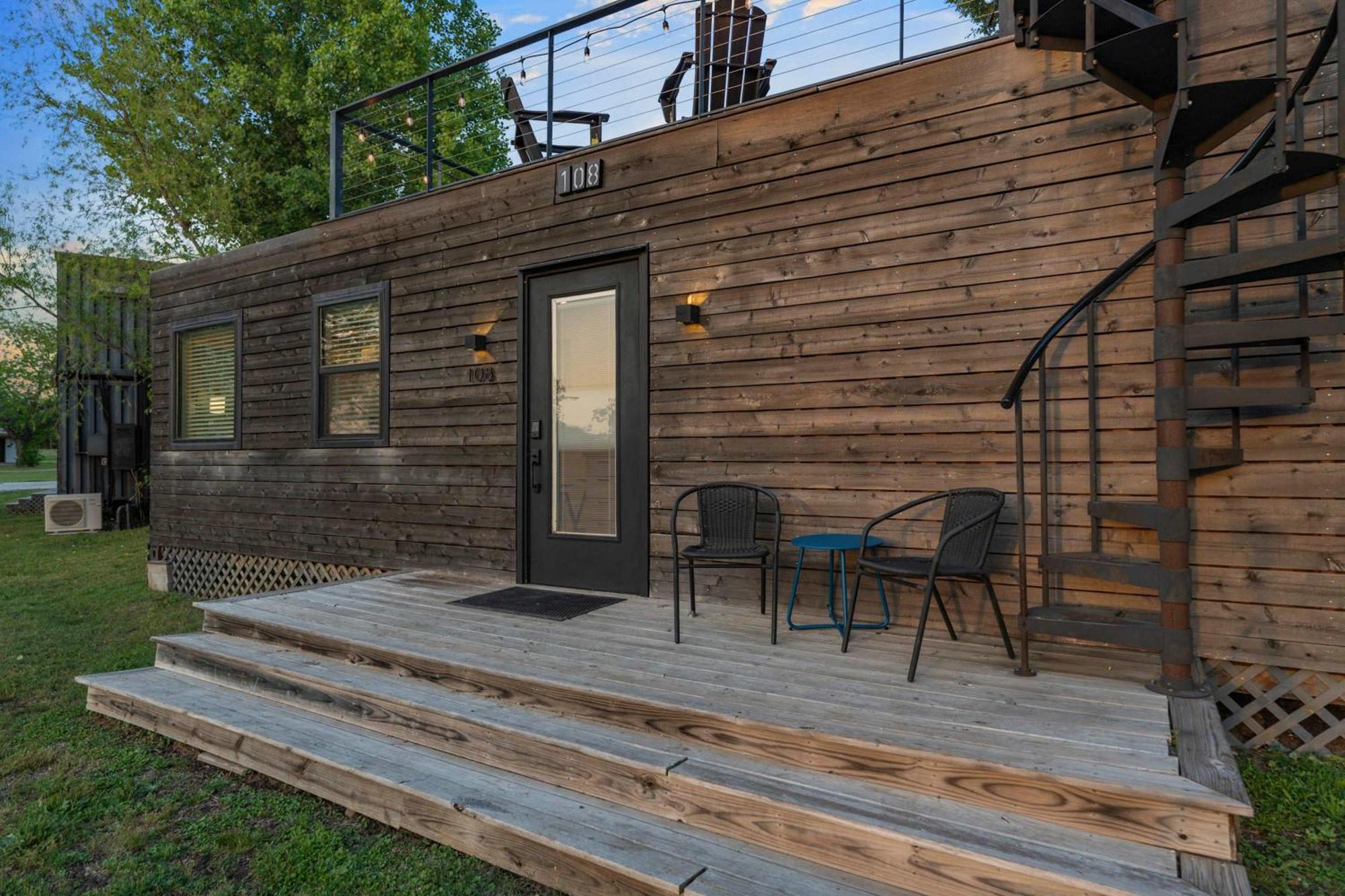 Container Home With Rooftop Views And Pickleball-Pecan Grove Bellmead Екстер'єр фото