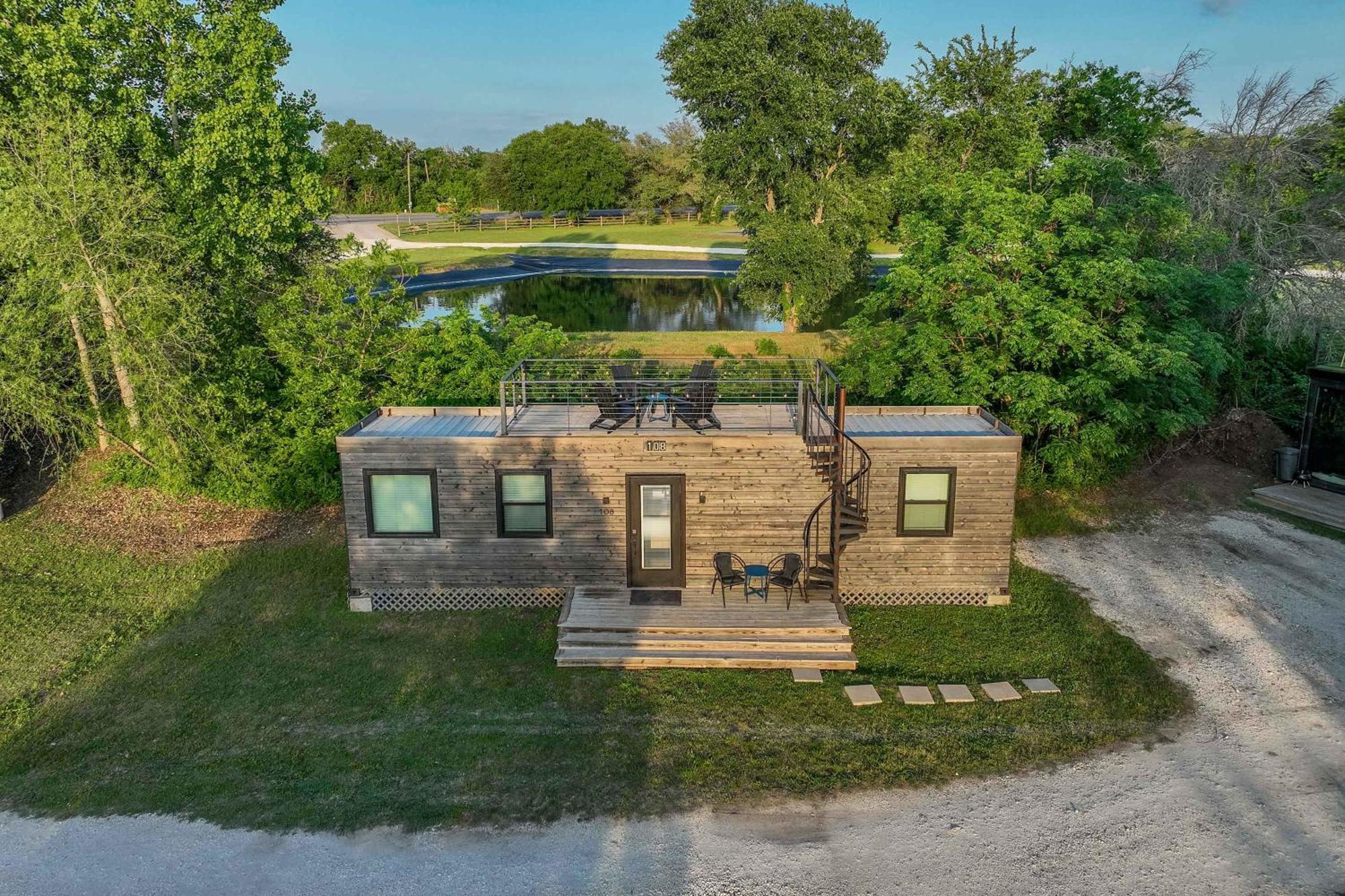 Container Home With Rooftop Views And Pickleball-Pecan Grove Bellmead Екстер'єр фото