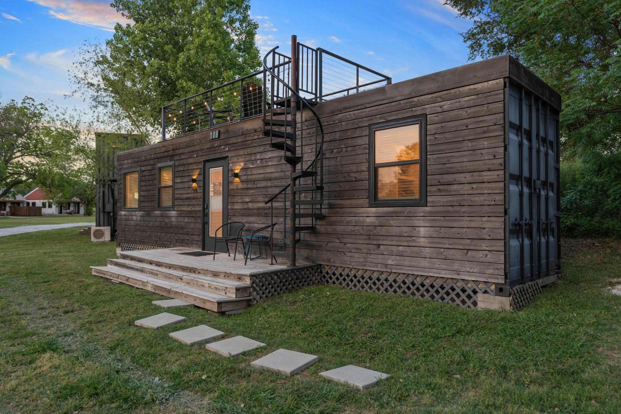 Container Home With Rooftop Views And Pickleball-Pecan Grove Bellmead Екстер'єр фото